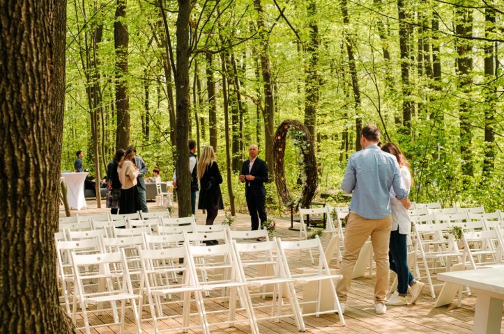 Nunta in padure- elemente decor exterior - locatie de nunta 0 ceremonie in aer liber
